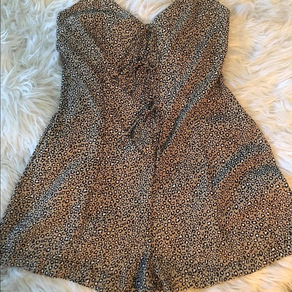Lace up cheetah print romper - Picture 6 of 8